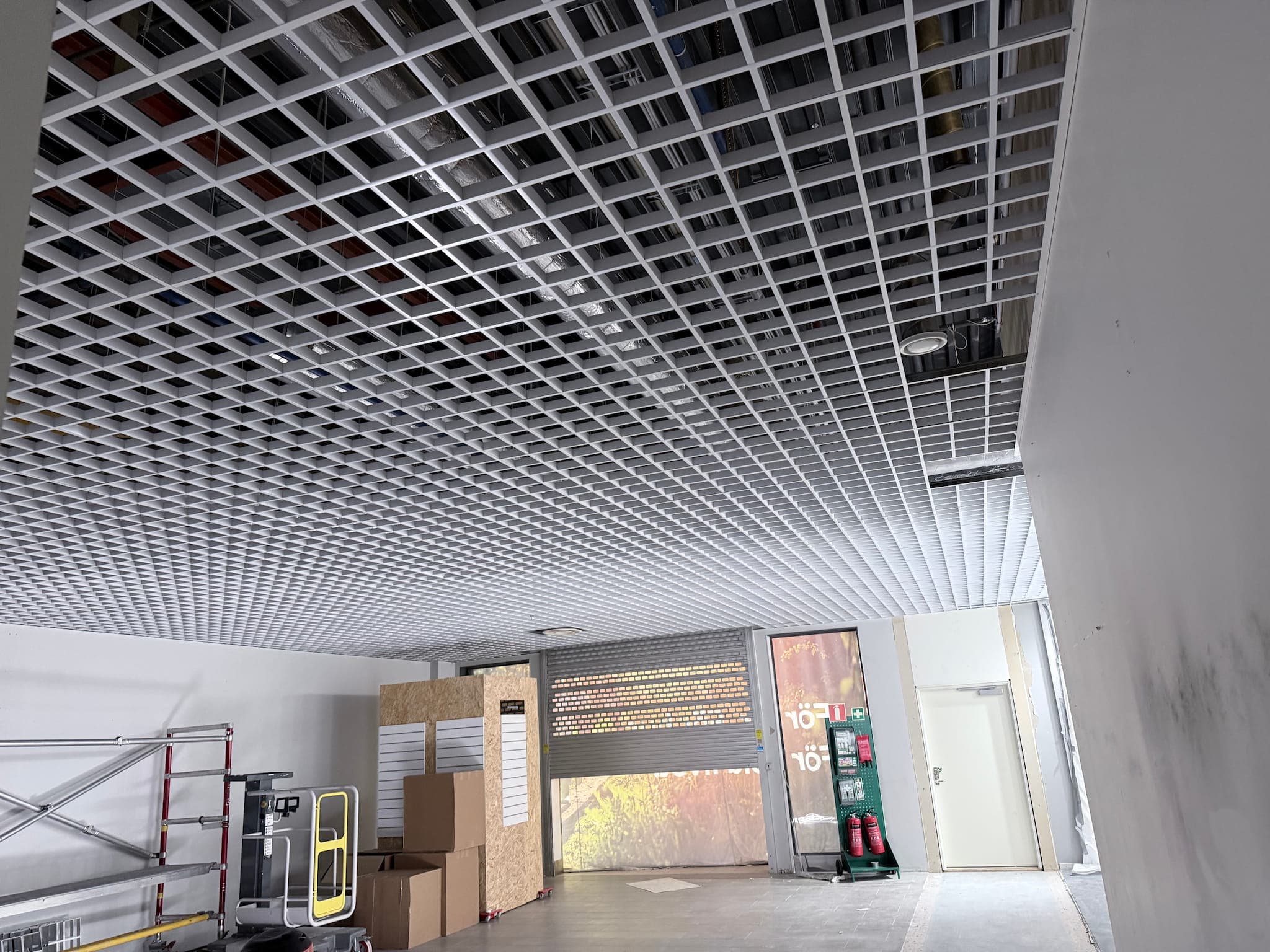 Öppet metallrastertak T15 – butik